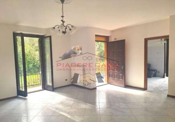 Foto Porano - Appartamento con garage, balconi e porzione di giardino in vendita.