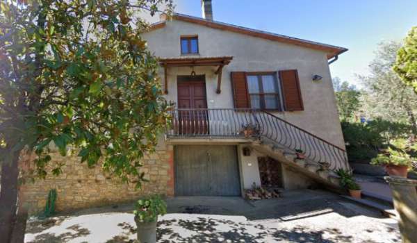 Foto Porzione Casa con Giardino