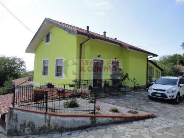 Foto PORZIONE DI BIFAMILIARE CON GARAGE E TERRENO