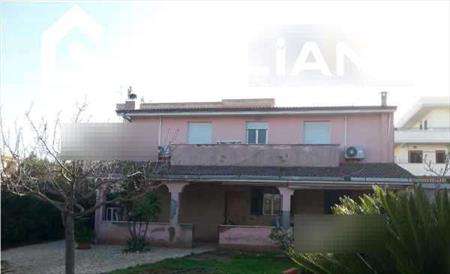 Foto Porzione di Casa in Vendita, 3,5 Locali, 71 mq, Anzio