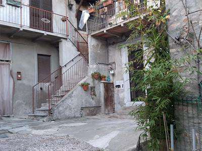 Foto Porzione di Casa in Vendita, 6 Locali, 150 mq, Gazzada Schianno