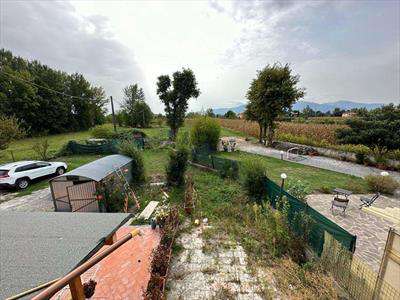 Foto Porzione di Casa in Vendita, pi� di 6 Locali, 160 mq, Capannori