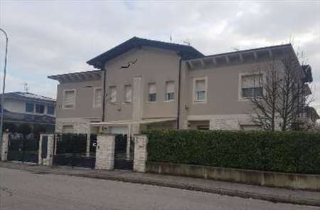 Foto Porzione di Casa in Vendita, pi� di 6 Locali, 163 mq, Castel Gof