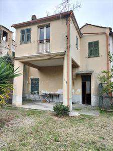 Foto Porzione di Casa in Vendita, pi� di 6 Locali, 170 mq, Albenga