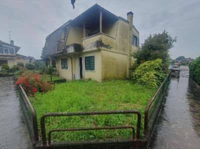 Foto Porzione di Casa in Vendita, pi� di 6 Locali, 170 mq, Camposampi