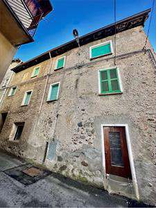 Foto Porzione di Casa in Vendita, pi� di 6 Locali, 200 mq, Introbio