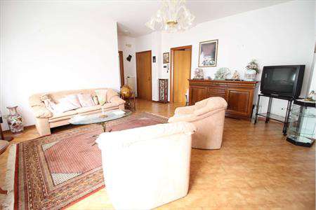 Foto Porzione di Casa in Vendita, pi� di 6 Locali, 243 mq, Vallefogli