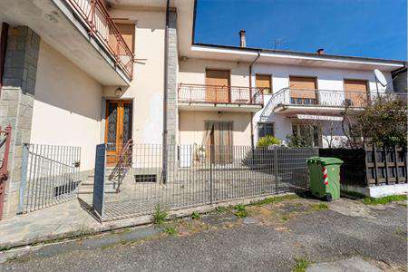 Foto Porzione di Casa in Vendita, pi� di 6 Locali, 250 mq, Rifreddo