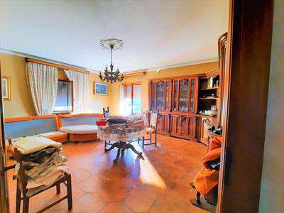 Foto Porzione di Casa in Vendita, pi� di 6 Locali, 280 mq, Fontana Li