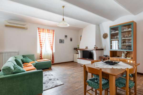 Foto Porzione di casa in vendita a Borgo Tossignano