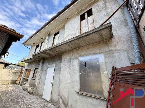 Foto Porzione di casa in vendita a Calolziocorte