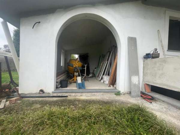 Foto Porzione di casa in vendita a Camaiore