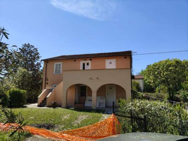 Foto Porzione di casa in vendita a Castelnuovo Magra 108 mq  Rif: 1325520