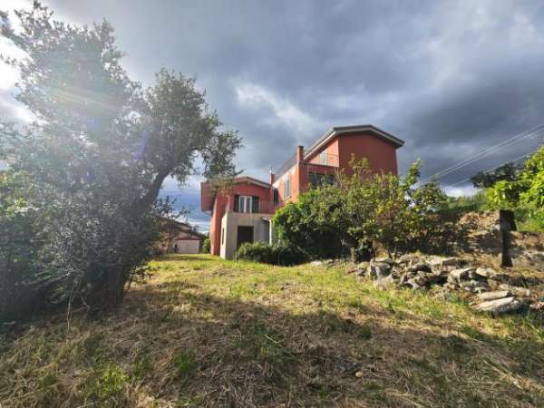 Foto Porzione di casa in vendita a Castelnuovo Magra