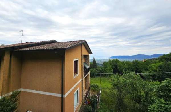 Foto Porzione di casa in vendita a Castelnuovo Magra
