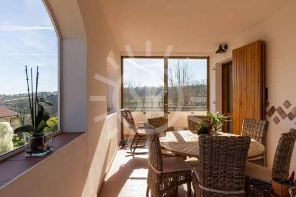 Foto Porzione di casa in vendita a Dozza