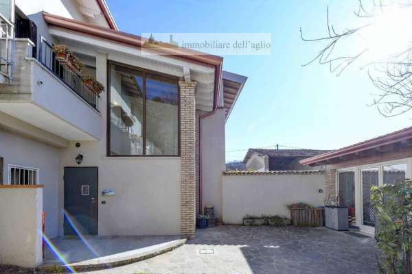 Foto Porzione di casa in Vendita a Lonato del Garda