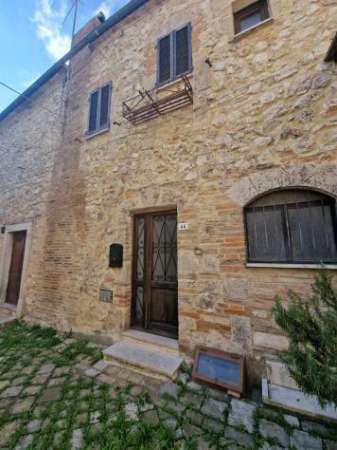 Foto Porzione di casa in vendita a Lugnano in Teverina