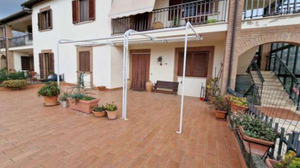 Foto Porzione di casa in vendita a Lugnano in Teverina