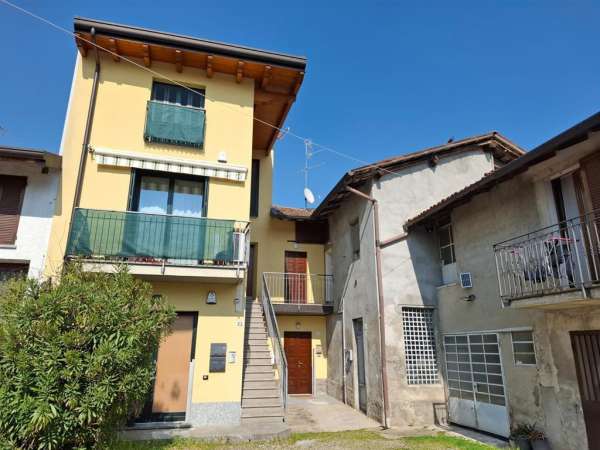 Foto Porzione di casa in vendita a Meda