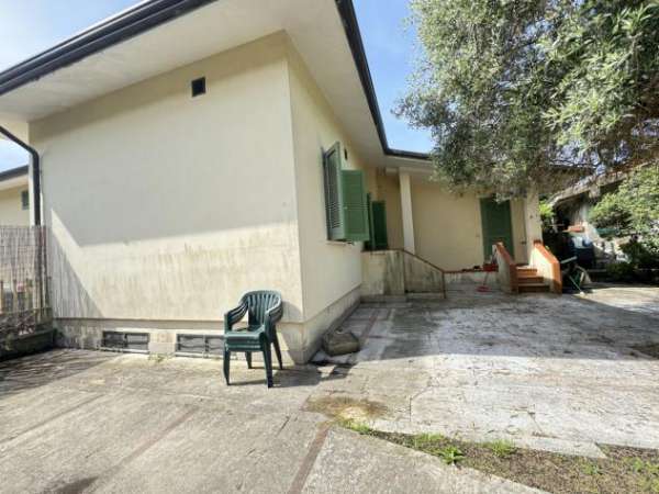 Foto Porzione di casa in vendita a Pietrasanta