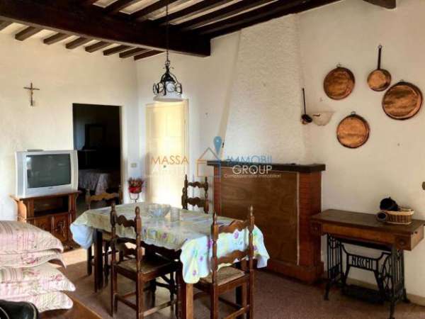 Foto Porzione di casa in vendita a Pietrasanta