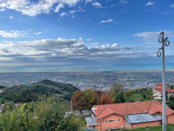 Foto Porzione di casa in vendita a Pietrasanta