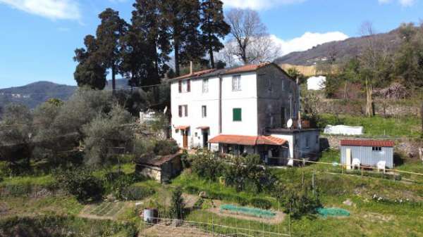 Foto Porzione di casa in vendita a Rapallo