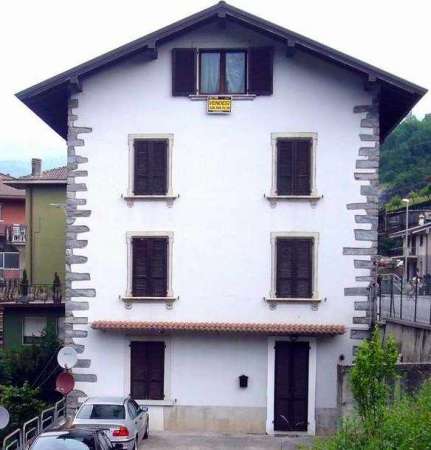 Foto Porzione di casa in vendita a Sant'Omobono Terme