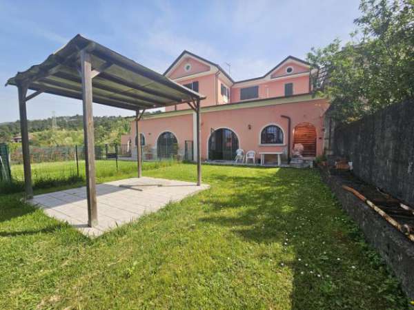 Foto Porzione di casa in vendita a Sarzana