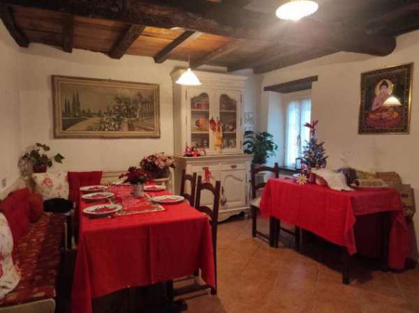 Foto Porzione di casa in vendita a Seravezza