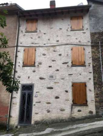 Foto Porzione di casa in vendita a Seravezza