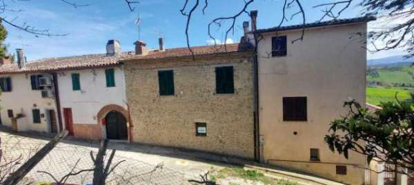 Foto Porzione di casa in vendita a Todi