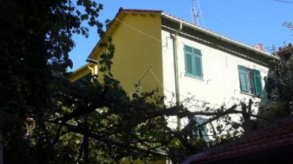 Foto Porzione di casa in vendita a Varazze