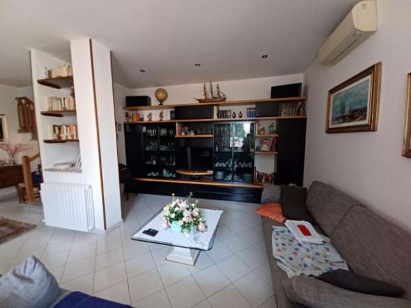 Foto Porzione di casa in vendita a Vinci 210 mq  Rif: 1150856