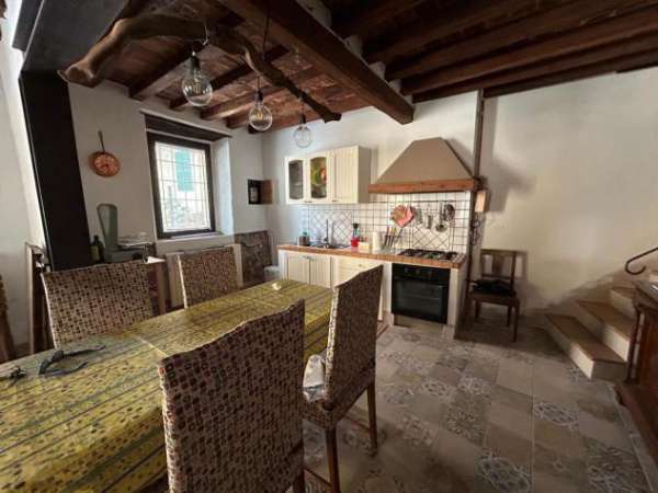 Foto Porzione di casa in vendita a Ziano Piacentino