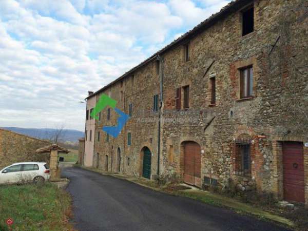 Foto Porzione di fabbricato in vendita a Chiusdino.