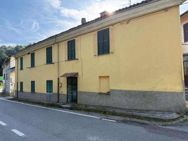 Foto Porzione di villa in vendita a Altare