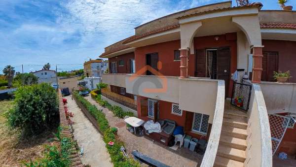 Foto Porzione di villa in vendita a Ardea