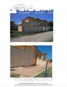 Foto Porzione Villa in Vendita, pi� di 6 Locali, 150 mq, Pomezia