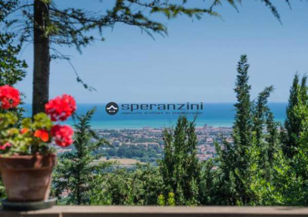 Foto PRELATO: Fano prelato, a 3 km dal centro cittadino, con una panoramicit�unica nel suo genere, dalle vicine spiagge a tutta la dorsale appenninica, p