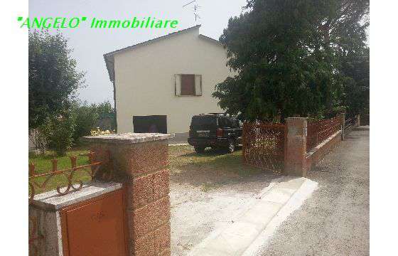 Foto PRESSI STAZIONE RIGUTINO; VENDESI  Casa singola di mq.  230