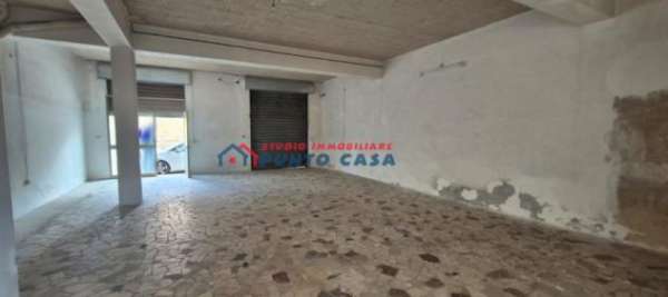 Foto PRESSI VIA MARCONI � Magazzino/garage di 120mq ca. + giardino di 40mq ca. N.2 aperture su strada. Euro 50 mila.