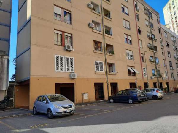 Foto quadrilocale con posto auto e cantina