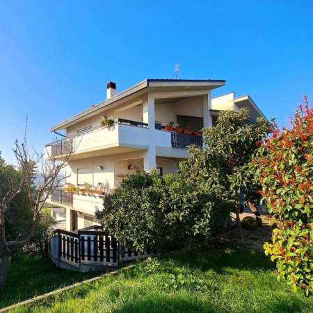 Foto Quadrilocale in vendita a Castel Frentano