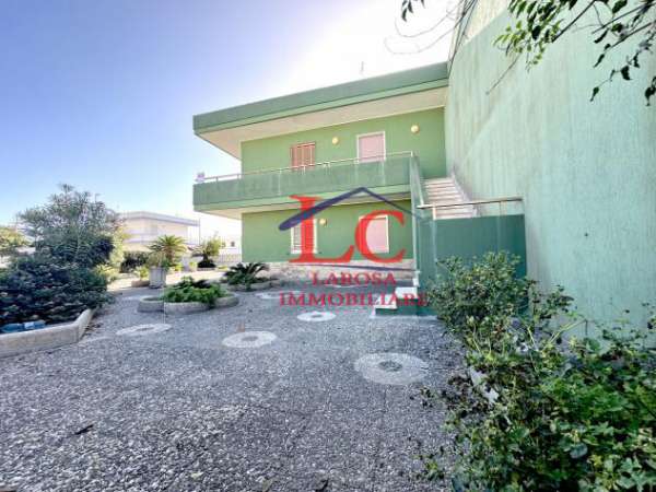 Foto Quadrilocale in vendita a Melendugno