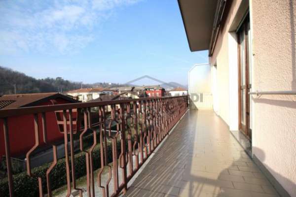 Foto Quadrilocale in vendita a Palazzago