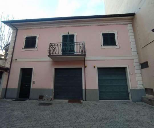 Foto Quadrilocale in vendita a Rapallo
