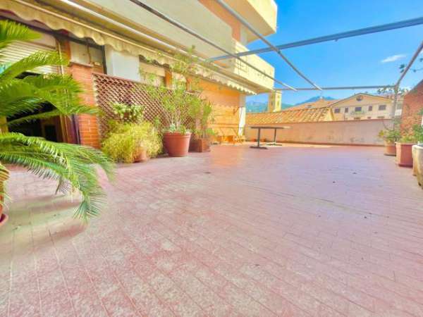 Foto Quadrilocale in vendita a Seravezza