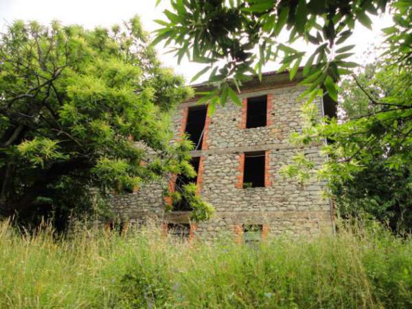 Foto R 202-Rustico in pietra con oltre 1.500 mq di terreno adiacente